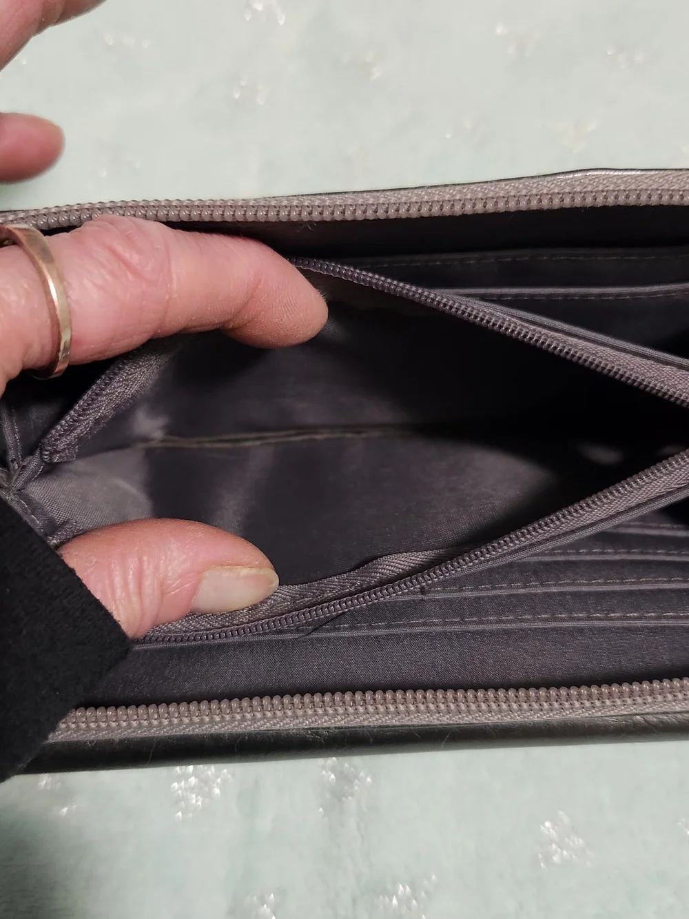 Kenneth Cole Reaction Long Wallet